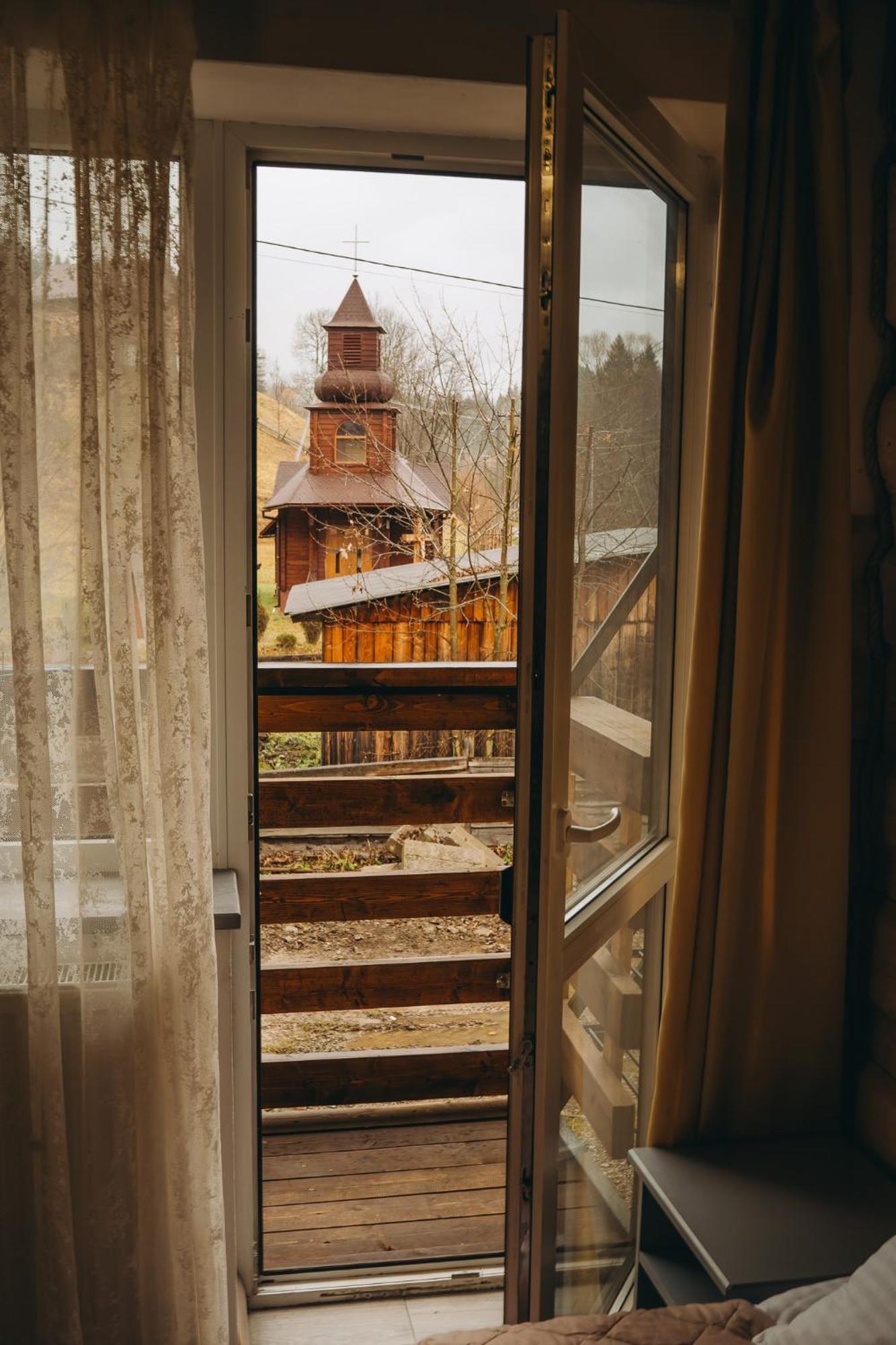 Sv Hotel&Camp Lazeshchyna Eksteriør billede